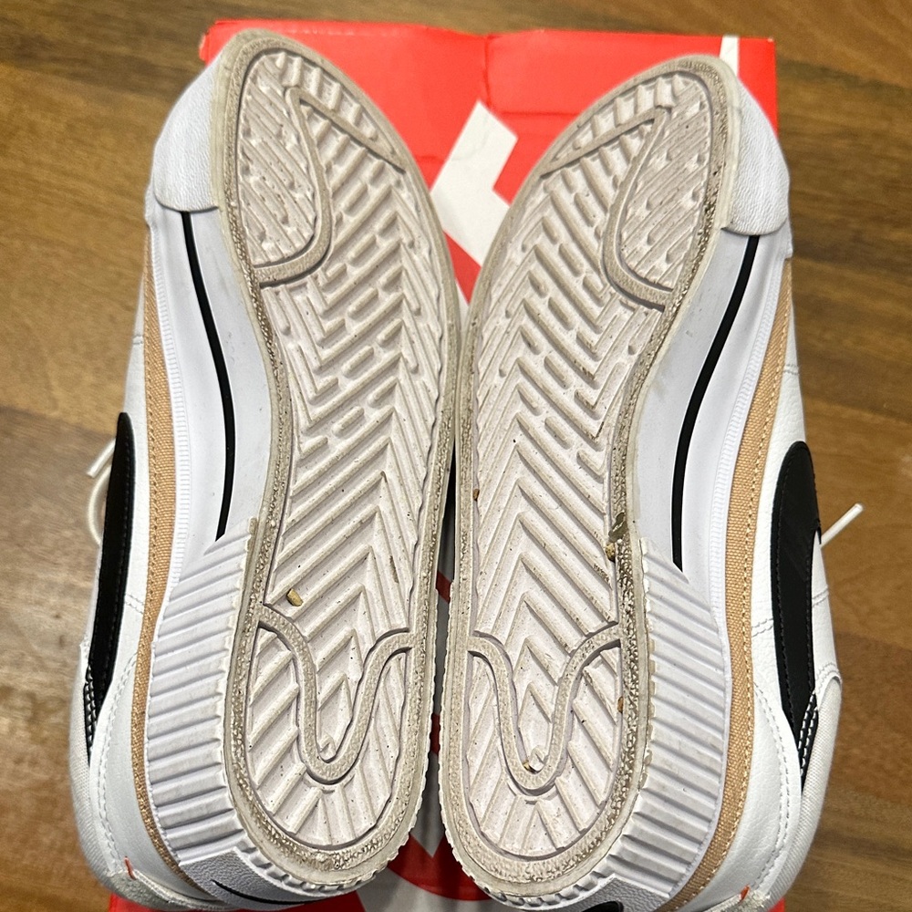 Nike White Leather Sneakers with Black Swoosh - Picture 6 of 7